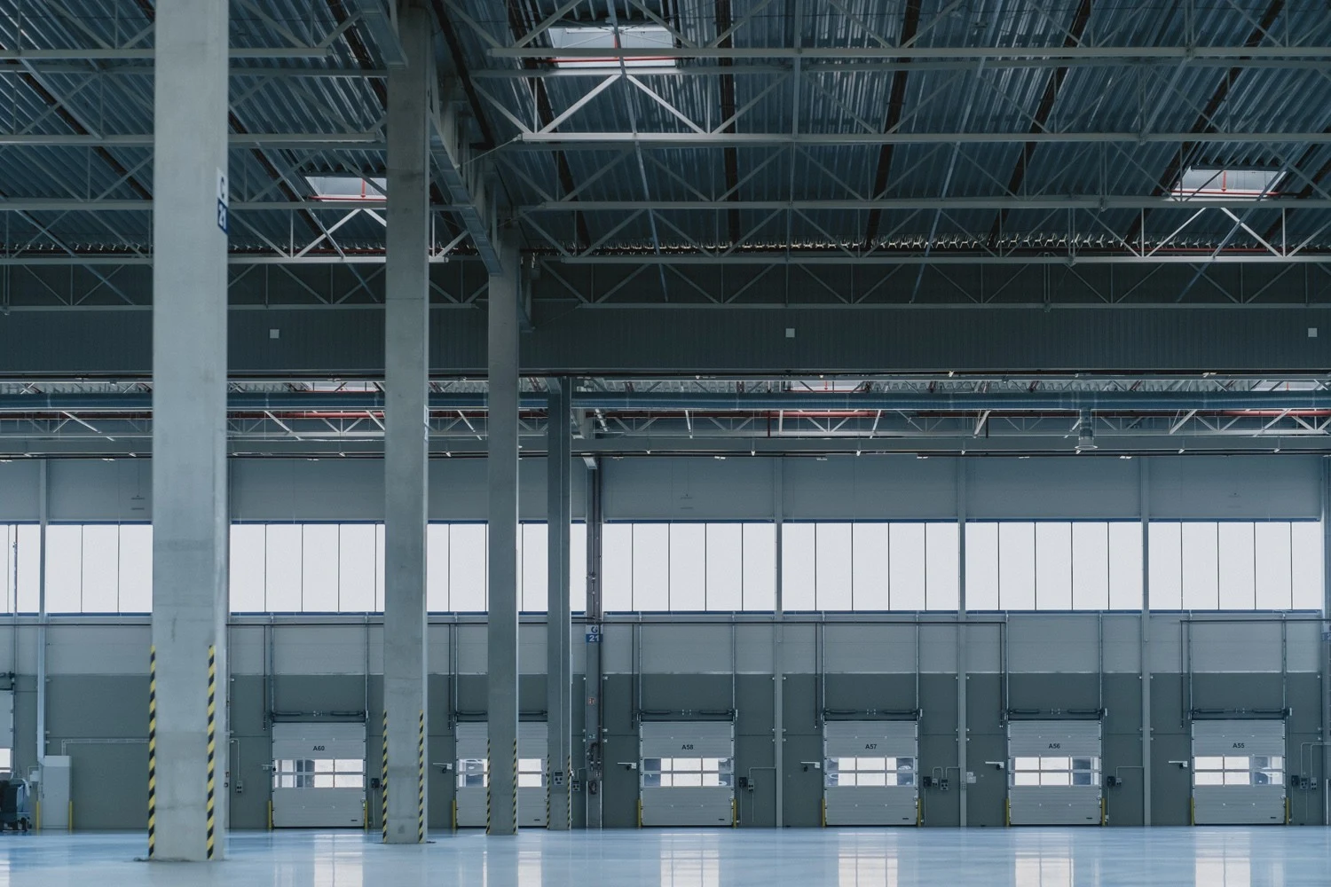 Centrum Logistyczne Rhenus Logistics — wnętrze hali